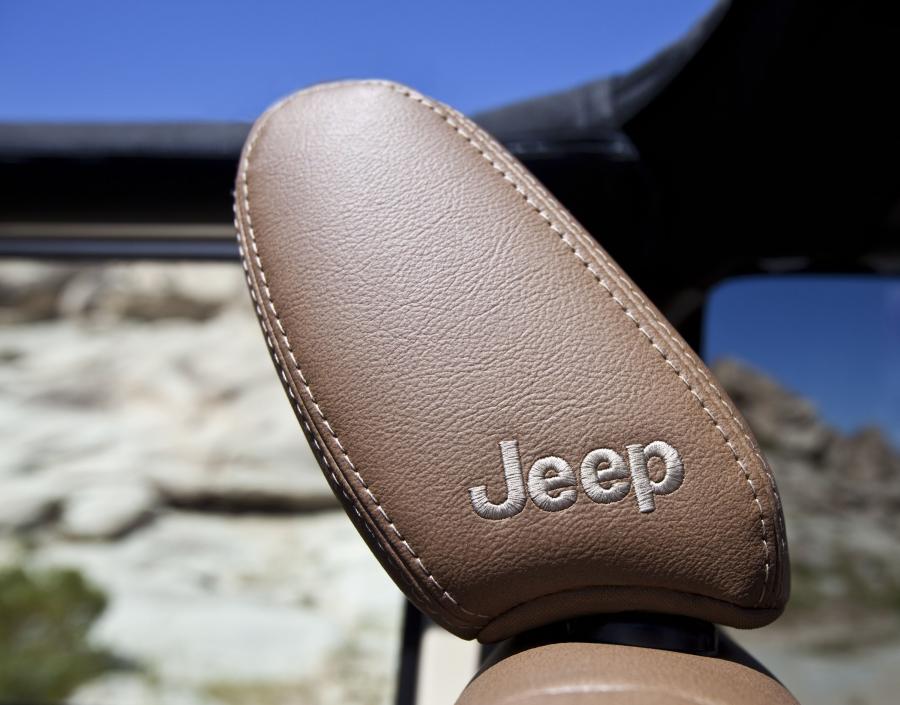  Jeep Wrangler Unlimited Mojave 2011 года  (фото 23 из 46)